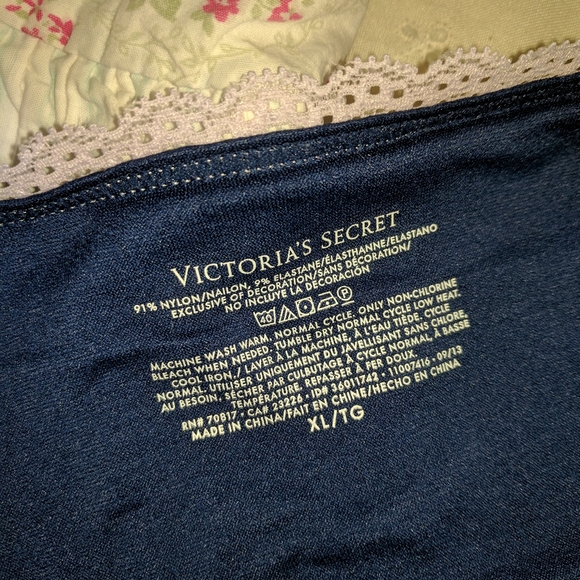 Two camis with built in bras - Picture 4 of 6